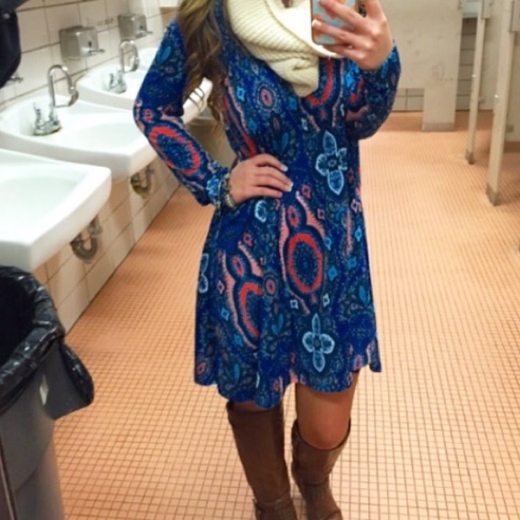 Francesca’s Long Sleeve Dress - Picture 2 of 2